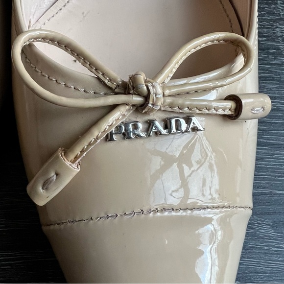 Prada Beige Patent Leather Pointed Toe Bow Pump Heels EU38.5 US8.5 UK5.5 $950 - Picture 7 of 17